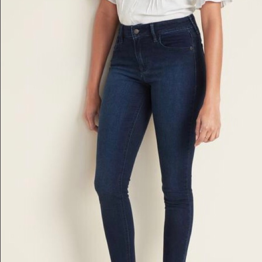 DONATED Old Navy Rockstar Mid-rise skinny jeans